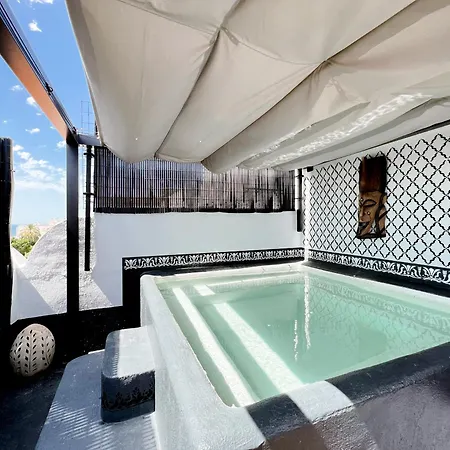 Townhouse With Arabic Pool And Close To The In * Estepona